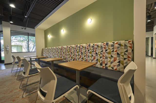 Banquette seating for quick meetings