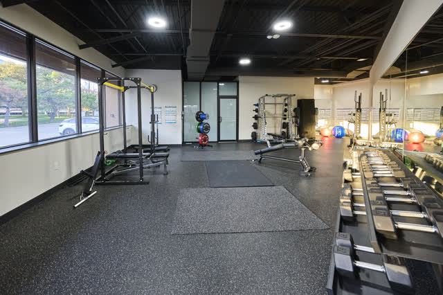 Free-weight training floor